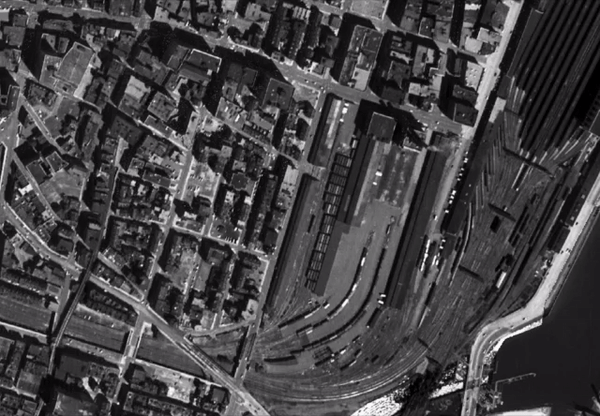 Aerial imagery of Boston's Chinatown neighborhood in 1952, before urban renewal, and in 1969, after the construction of the Central Artery. Imagery by USGS, courtesy of MapJunction.com
