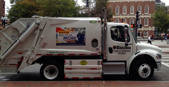 Recycling truck with side guards