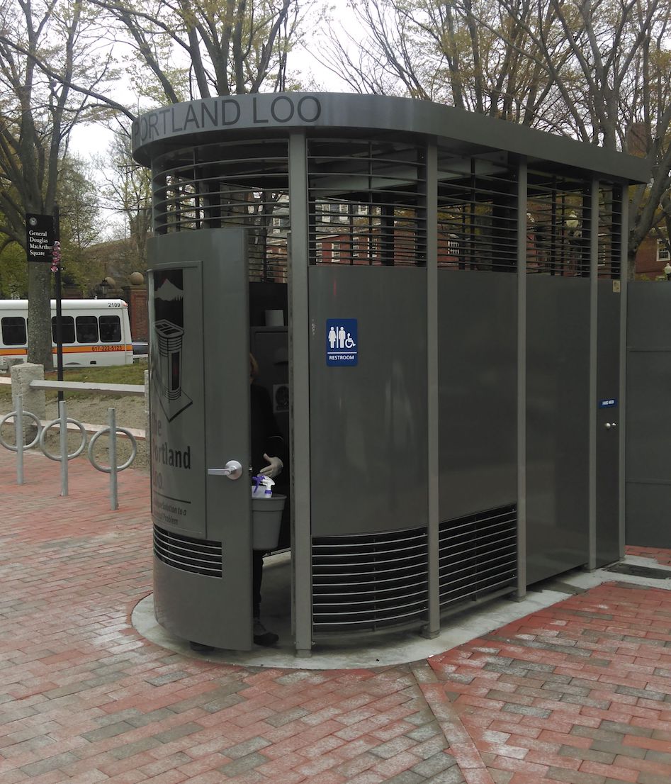 Public toilet @Union Square Park, The new men's restroom at…